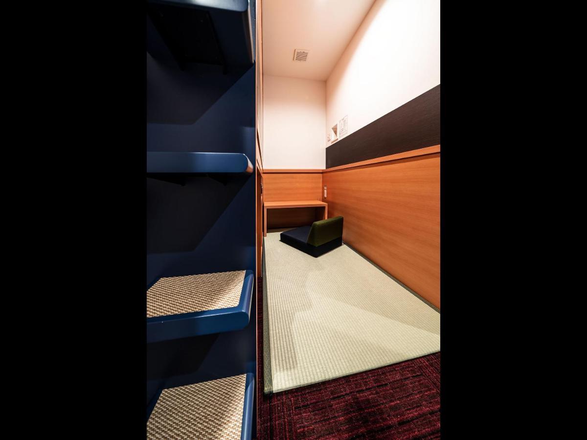 Capsule Plus Yokohama Sauna & Capsule Hotel Exterior photo