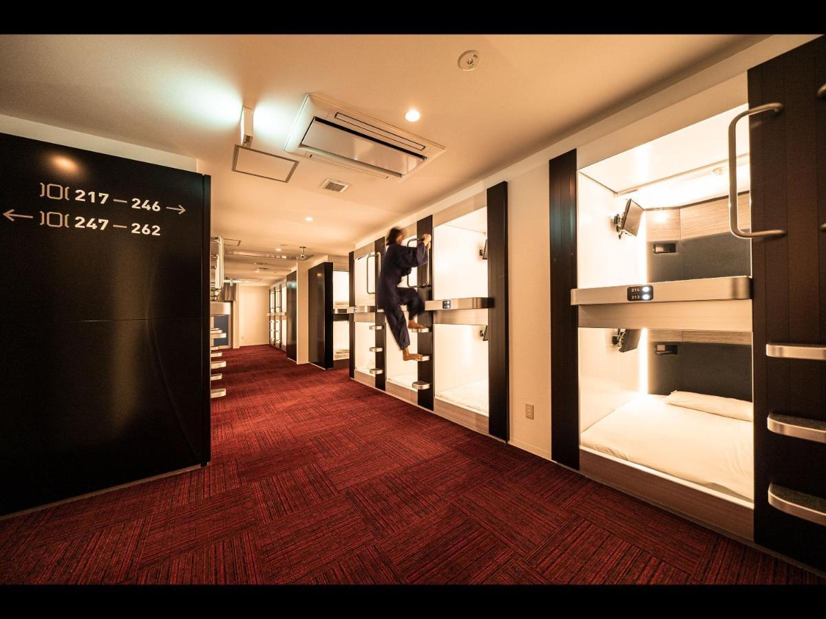 Capsule Plus Yokohama Sauna & Capsule Hotel Exterior photo